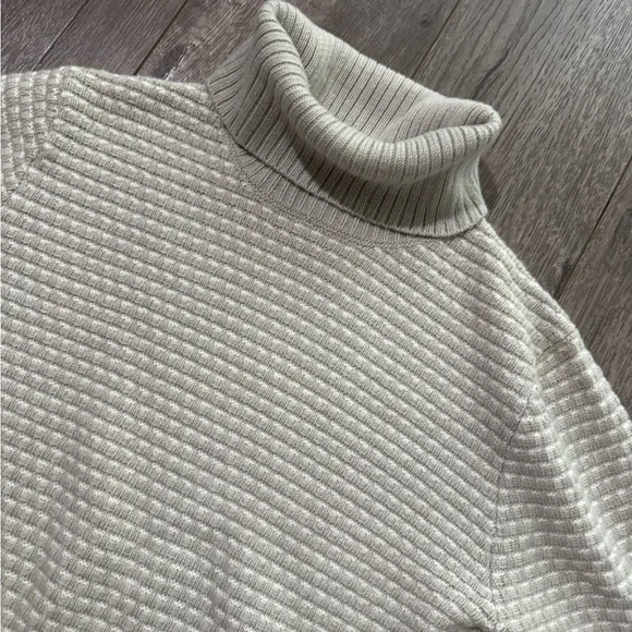 J Crew grey and white soft turtleneck sweater M - Picture 2 of 5